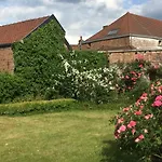 Theresa A 25 Min De Pairi Daiza Soignies