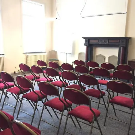 Theresa A 25 Min De Pairi Daiza 3* Soignies