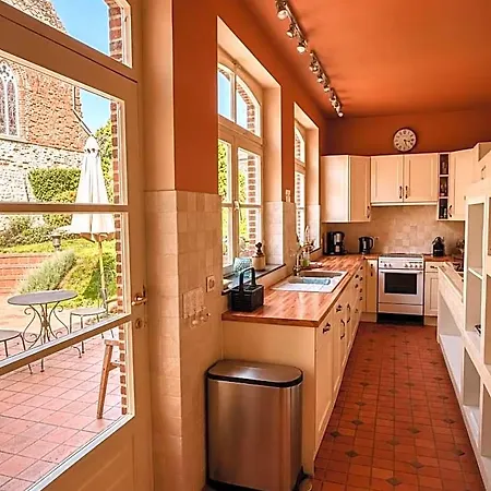 Bed & Breakfast Theresa A 25 Min De Pairi Daiza 3*